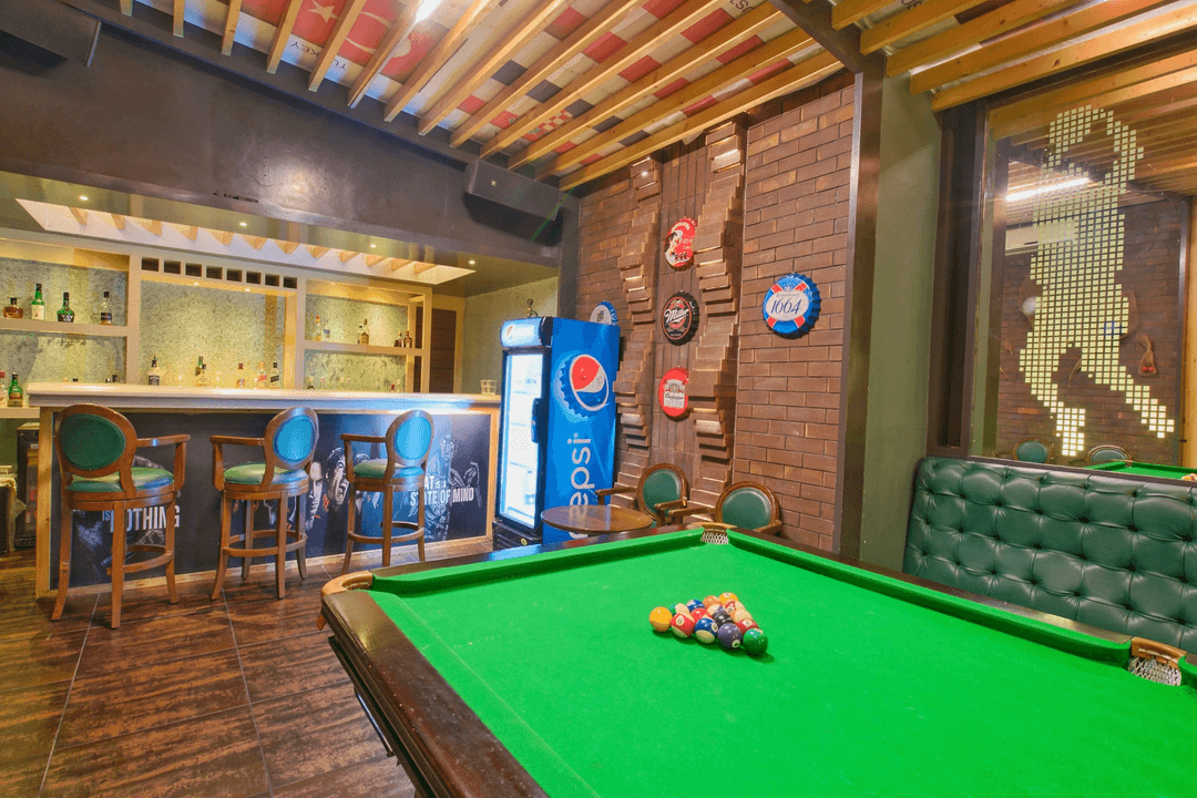 Baar & Pool Table
