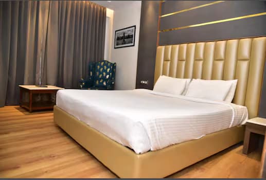 Club Room - View 5